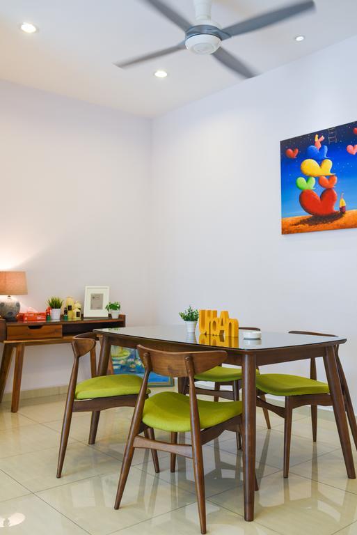 Saffron Apartment *